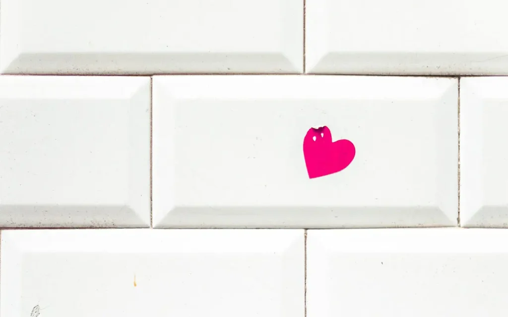 Jak usunąć klej po naklejce?